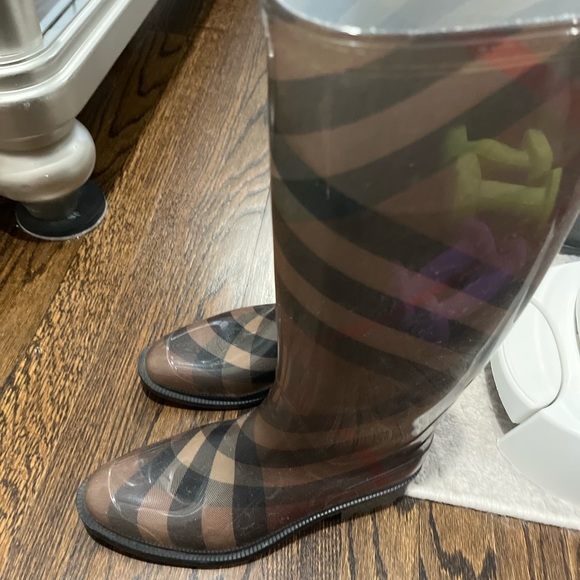 Burberry Shoes - Burberry rain boots